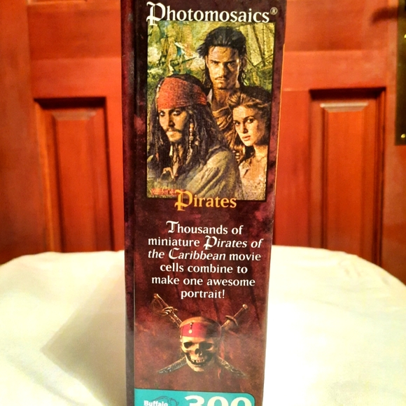Pirates of the Caribbean 300pc puzzle - Picture 3 of 3